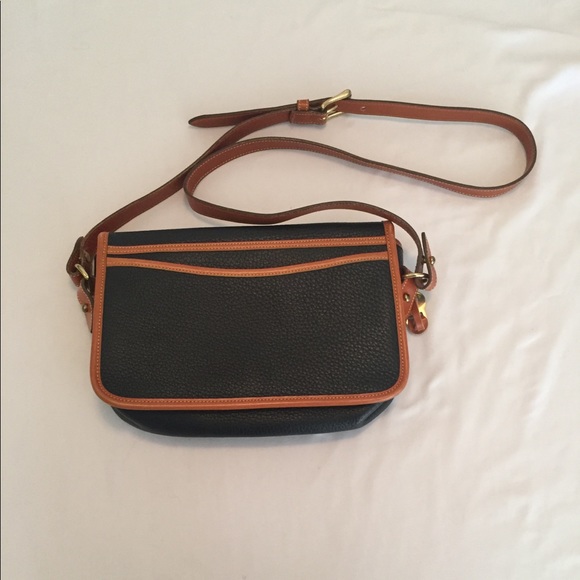 Vintage Dooney and Bourke weather crossbody bag - Picture 2 of 8